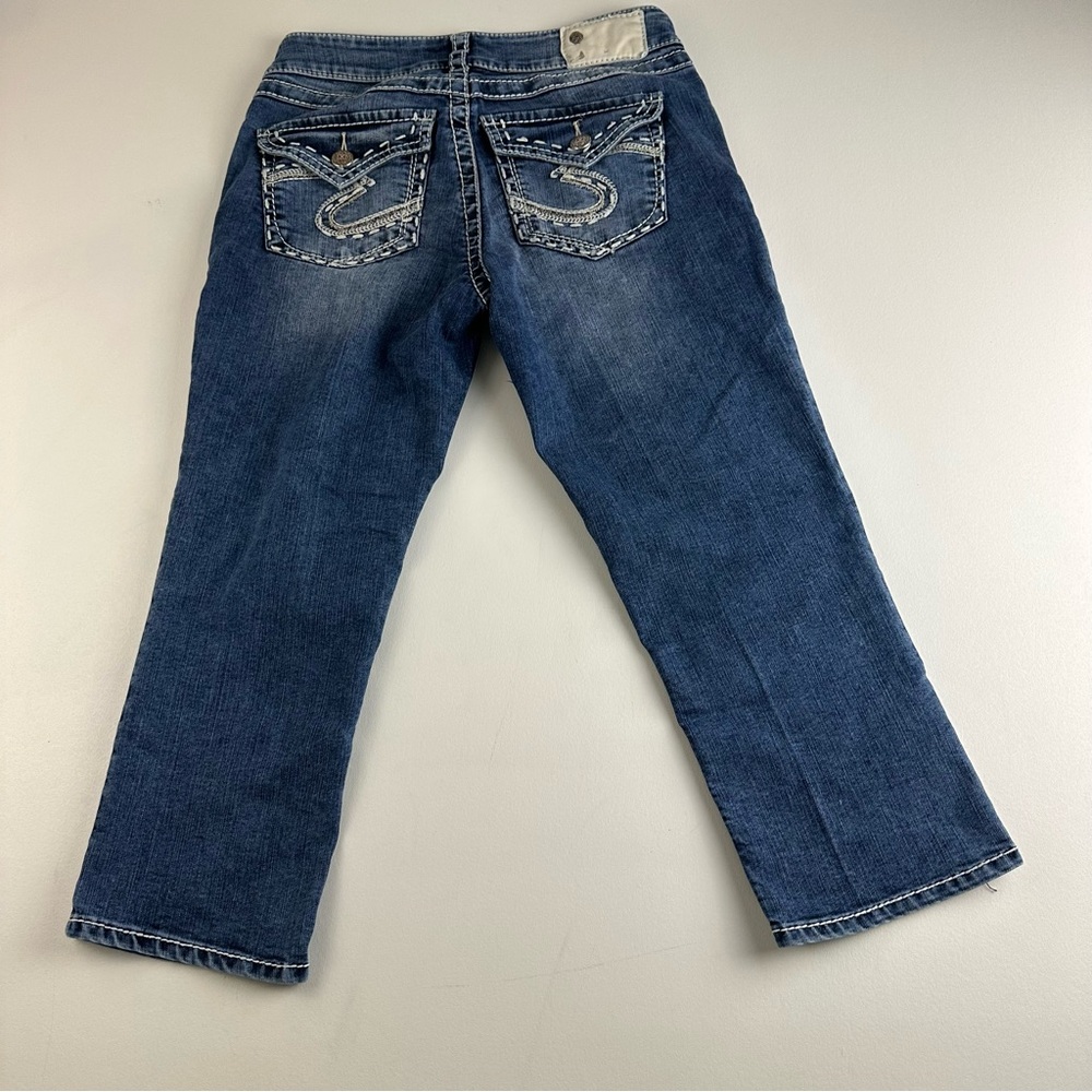 Silver women’s size 28‎ Suki flap Capri jeans with flap back button pockets